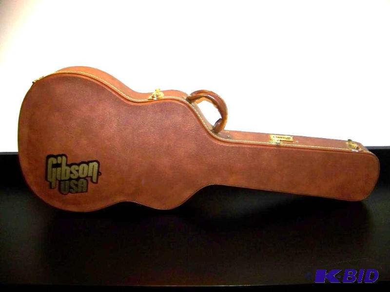 lot 41 image: Gibson USA, Guitar Case with Lock Mechanism