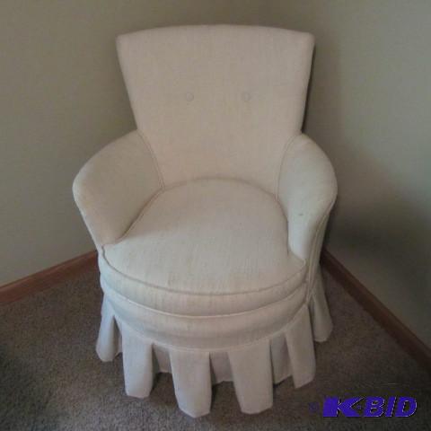 lot 16 image: Boudoir Chair