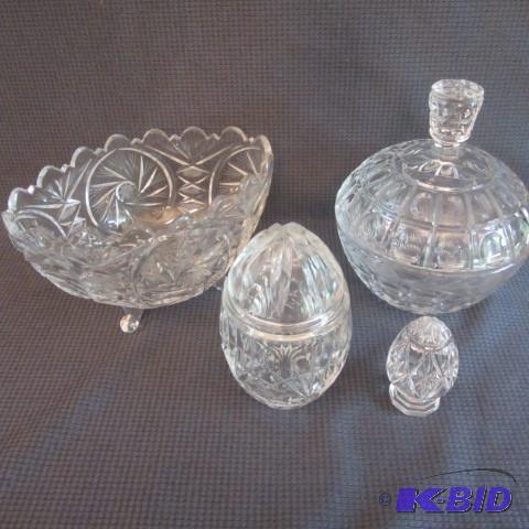 lot 24 image: Crystal Candy Dishes
