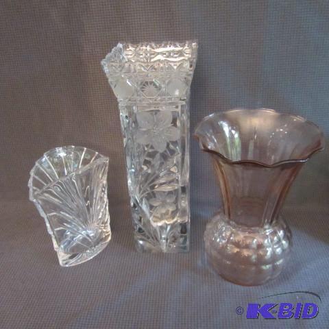 lot 25 image: Vases