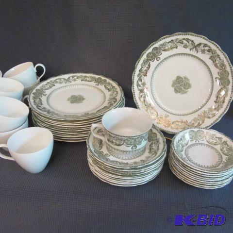 lot 32 image: Vintage China