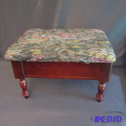 lot 45 image: Foot Stool