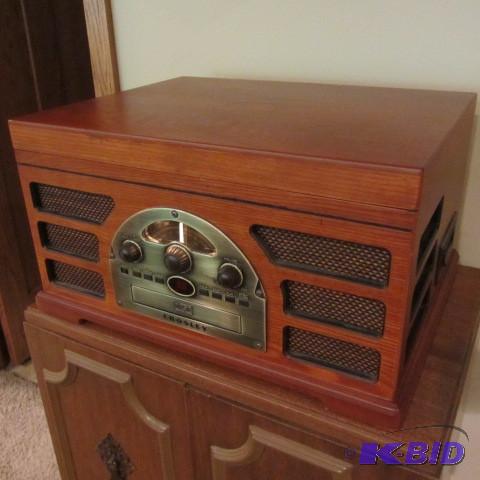 lot 54 image: Crosley Radio  CD