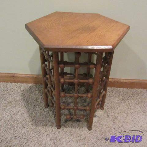 lot 56 image: Victorian Table