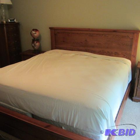 lot 7 image: Mission King Bed
