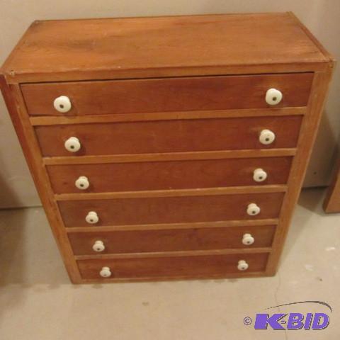 lot 76 image: Antique Cabinet