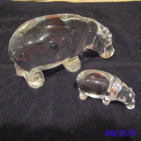 lot 79 image: Baccarat Hippo