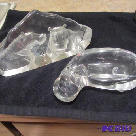 lot 82 image: Swedish Crystal Hippo
