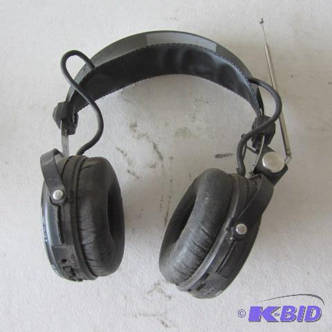 lot 89 image: Wireless Headphone Radio