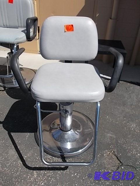 Grey Hydraulic Styling Chair...