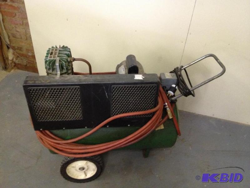 Campbell Hausefeild 20 gal Air Compressor