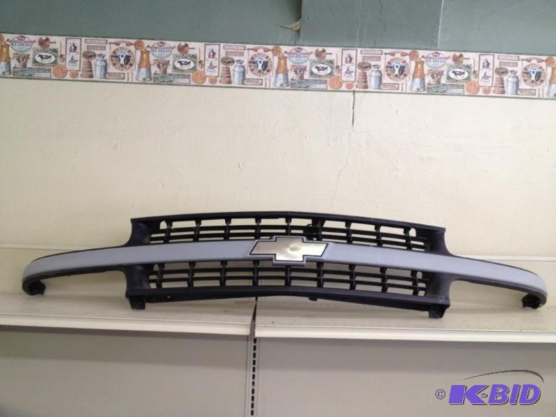 1999 - 2002 Chevrolet Silverado Front Grill, OEM