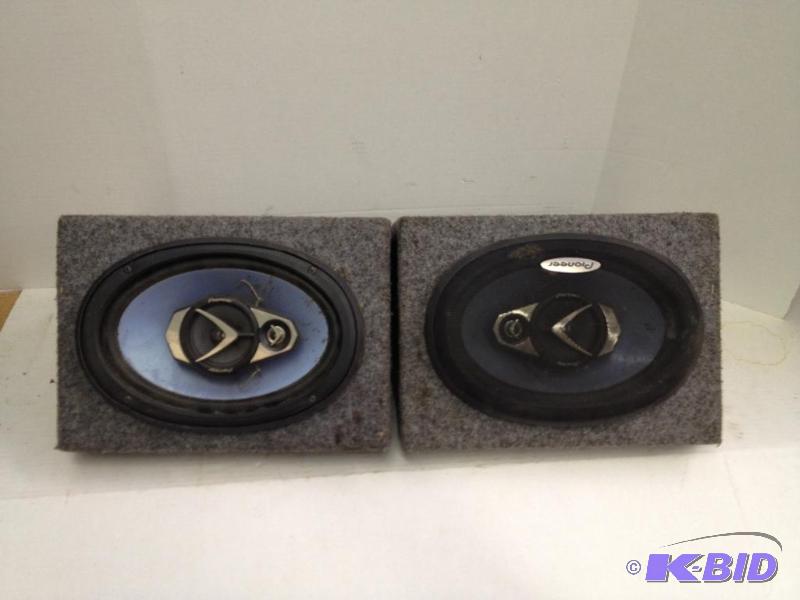 Pioneer 6x9 Speakers in Boxes
