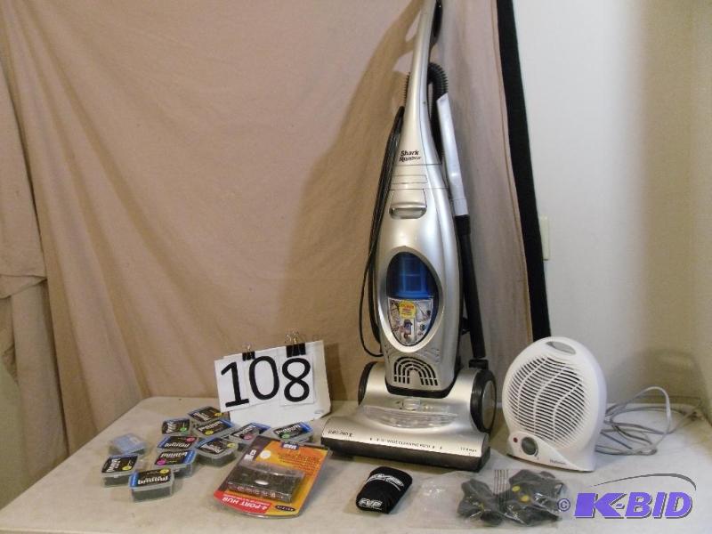 lot 108 image: Shark Roadster Bagless Vacuum, Smal...