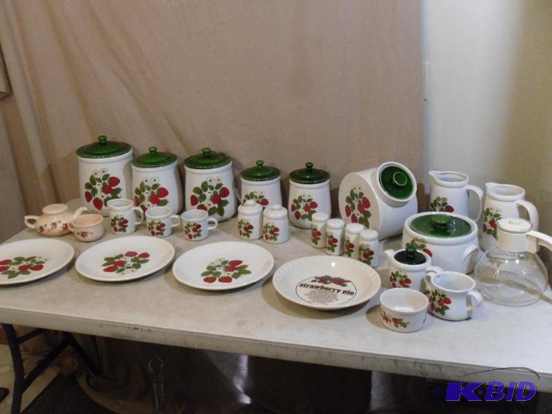 lot 125 image: Large lot of McCoy Stawberry&nbspp...