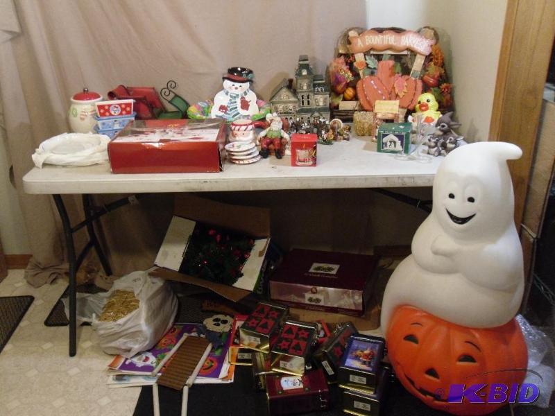 lot 144 image: Large lot of Holiday decorations. H...