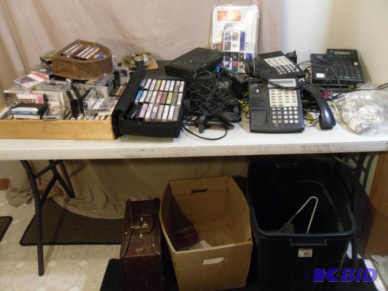 lot 158 image: Large lot of assorted elctronics. P...