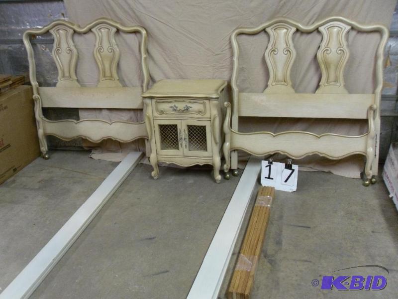 lot 17 image: Set of 2 Old Twin Size Matching Bed...
