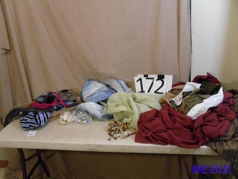 lot 172 image: Lot of Assorted Household. Ties (on...