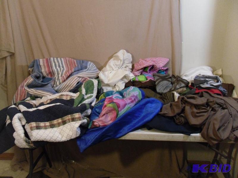 lot 173 image: Large Lot of Assorted Bedding. Shee...