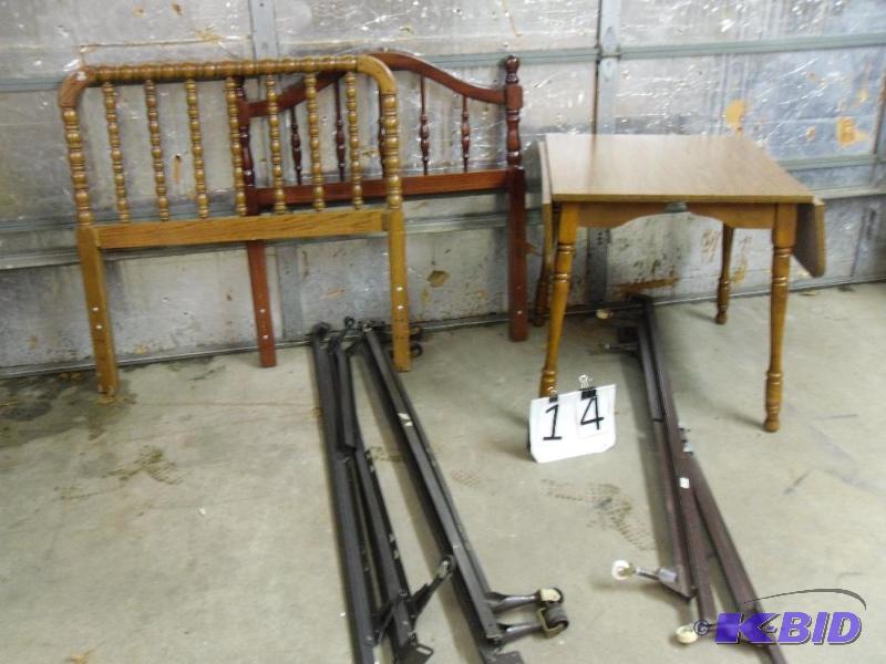 lot 23 image: 2 head boards, 3 assorted bed frame...