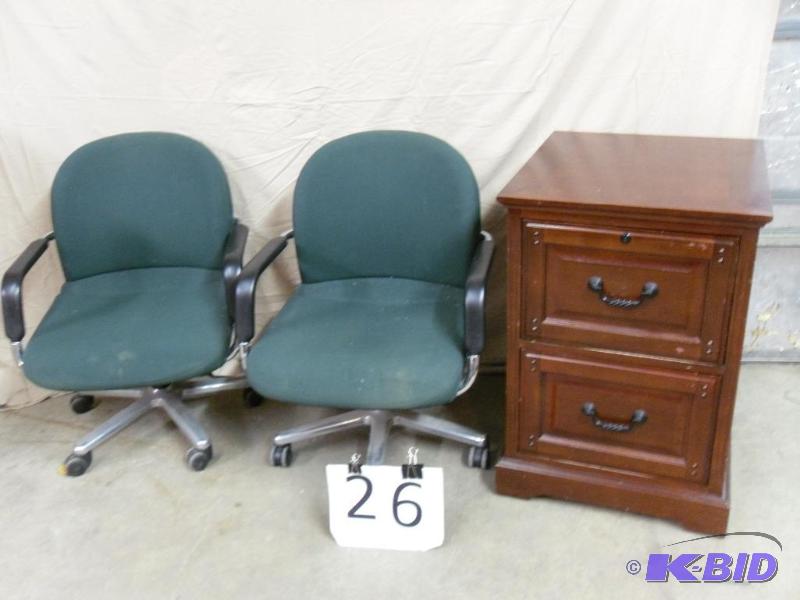 lot 26 image: 2 Matching Green Rolling Chairs (ne...