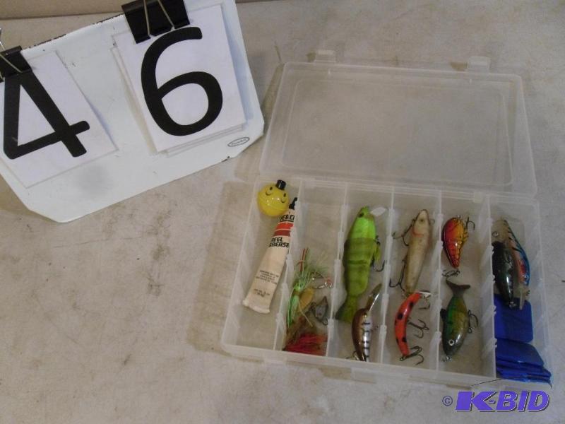 lot 46 image: Plastic Organizer Full of Assorted ...