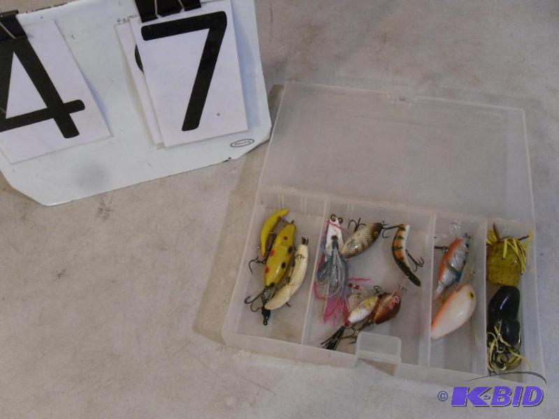lot 47 image: Plastic Organizer Full of Assorted ...