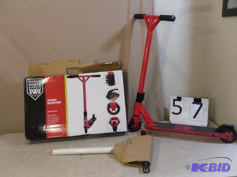 lot 57 image: New with Box Shaun White Stunt Scoo...