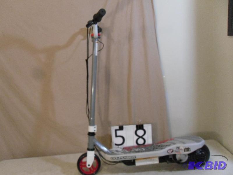 lot 58 image: Avigo electric scooter. Light turns...