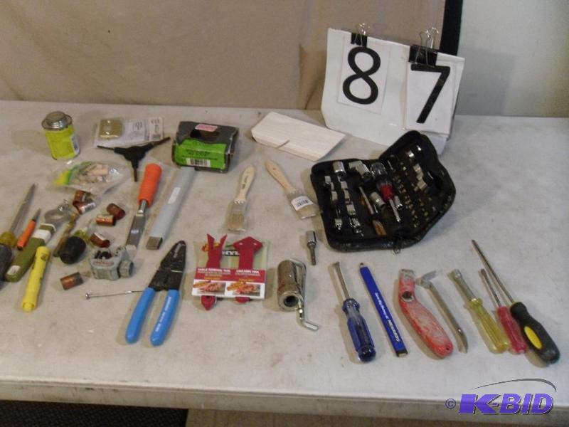 lot 87 image: Sockets, Screwdrivers, Wire Strippe...