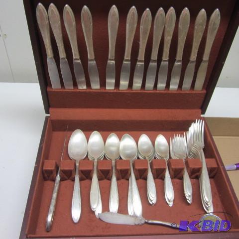lot 114 image: Flatware