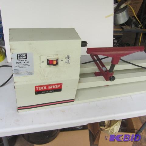 lot 136 image: Wood Lathe