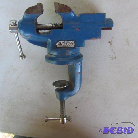 lot 207 image: Vise