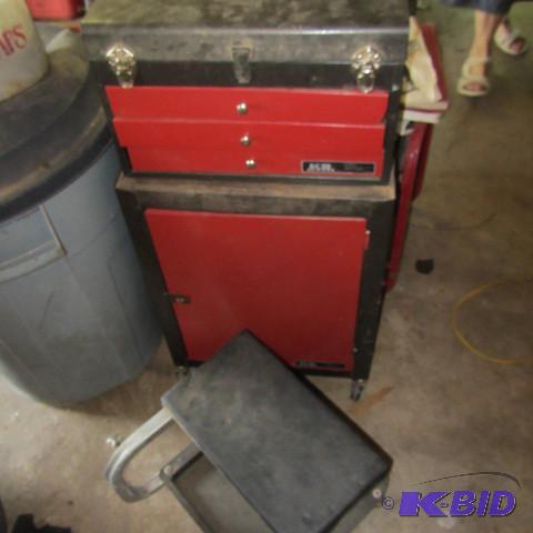 lot 217 image: KR Tool Box