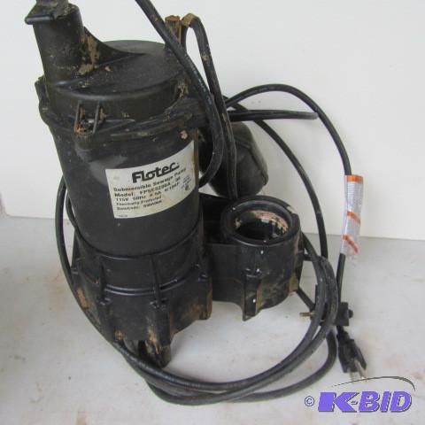 lot 252 image: Submersible Pump
