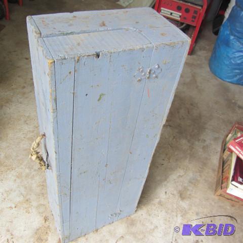 lot 260 image: Vintage Saw Box