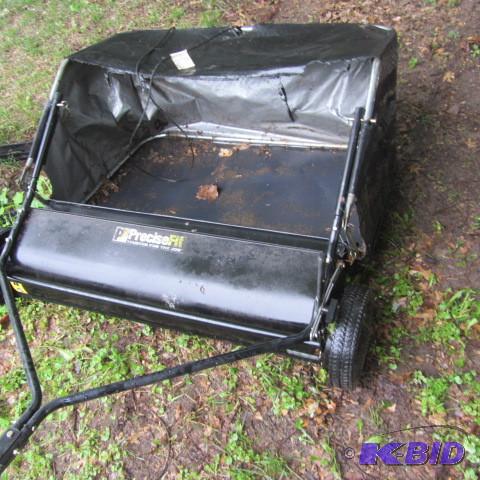 lot 308 image: Trailer Leaf Catcher