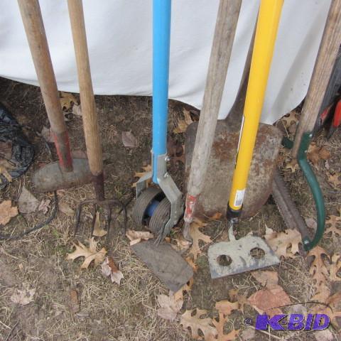 lot 310 image: Garden Tools