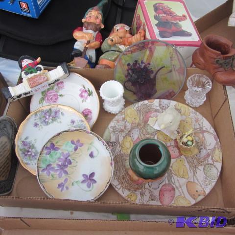 lot 315 image: Knick Knacks