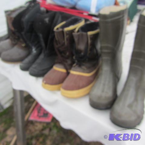 lot 325 image: Winter Boots