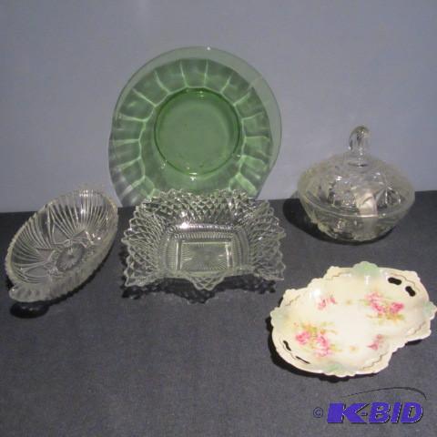 lot 33 image: Glassware