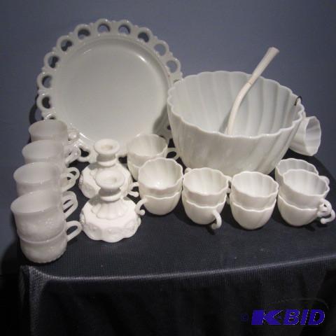 lot 42 image: Punch Bowl Set