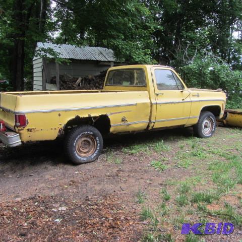 lot 5 image: Chev K-10 Pickup