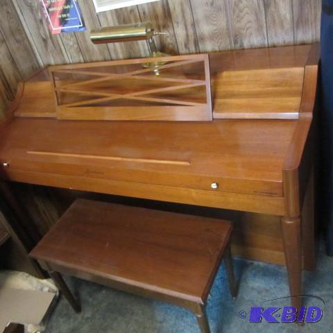 lot 52 image: Baldwin Piano