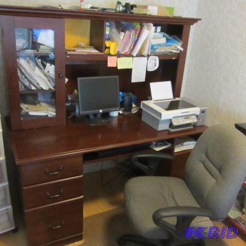 lot 53 image: Computer Desk