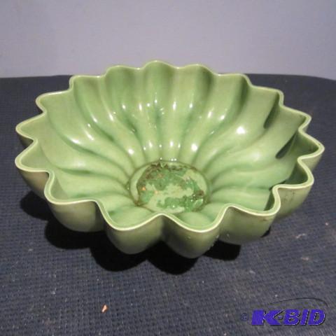 lot 85 image: Red Wing Art Pottery