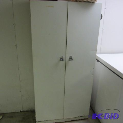 lot 98 image: Metal Cabinet