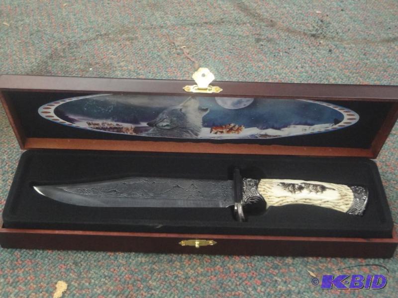lot 107 image: Frost Cuttlery Wolf Knife With Disp...
