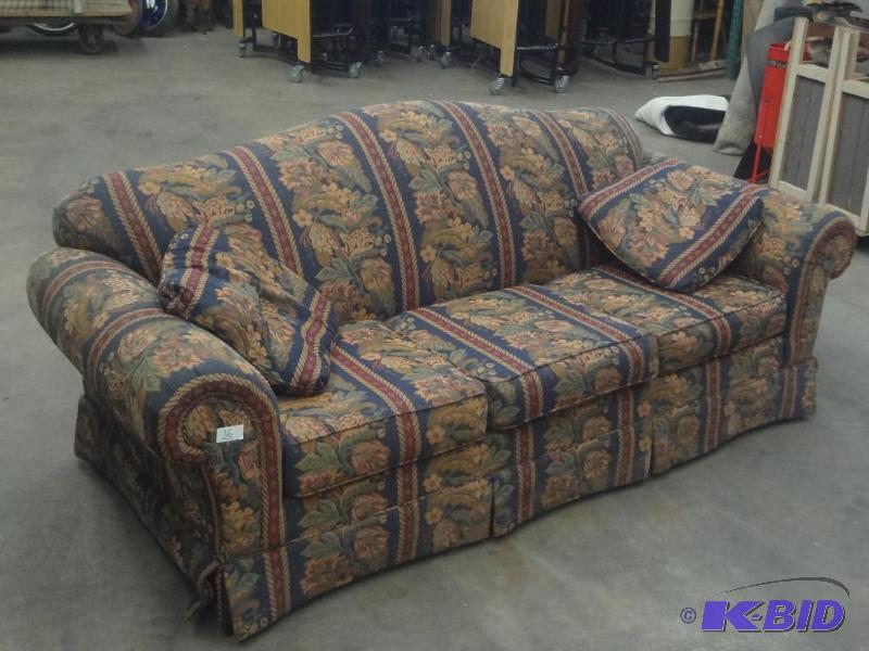 lot 16 image: Dayton Hudson Marshfield 7ft Sofa W...